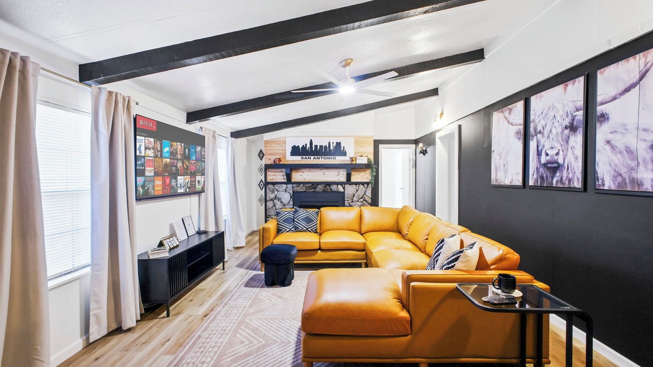 Photo of Livingroom in Far North Central