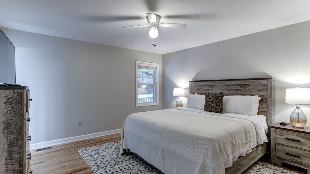 Photo of Bedroom in Skyland