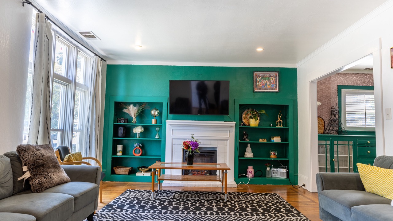 Photo of Livingroom in North and East