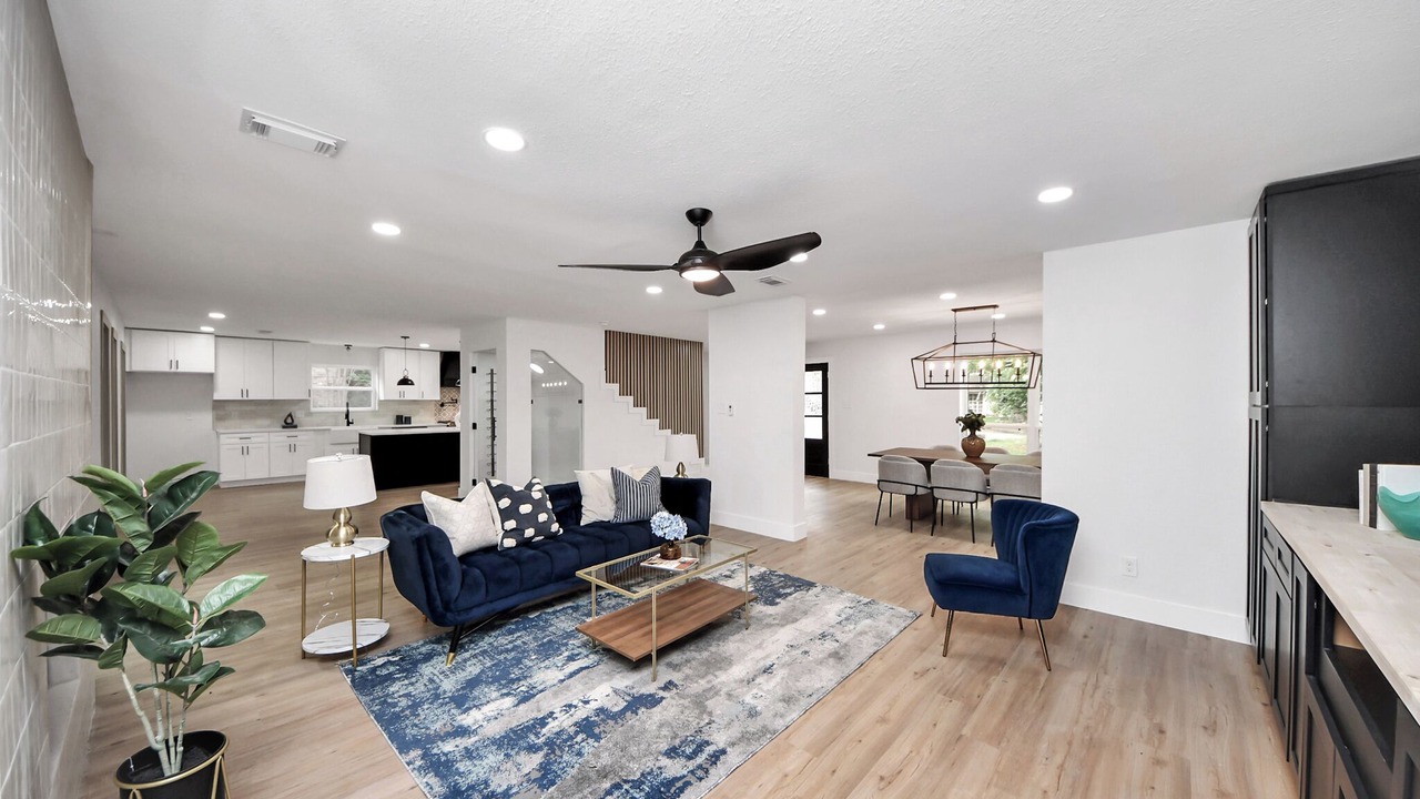 Photo of Livingroom in Garden Oaks