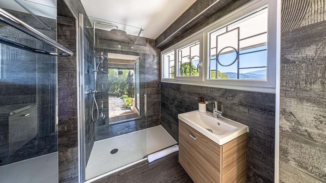 Photo of Bathroom in Bourdeau