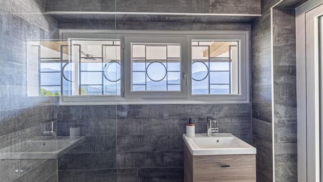 Photo of Bathroom in Bourdeau