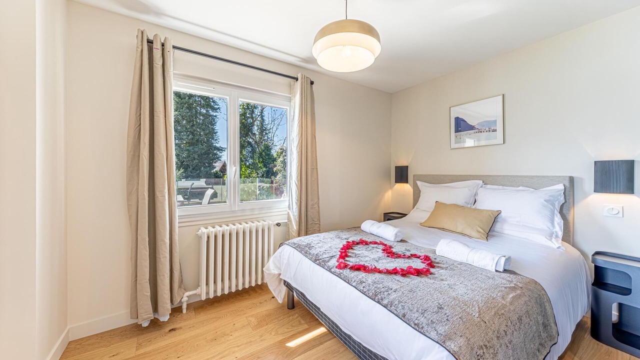 Photo of Bedroom in Bourdeau