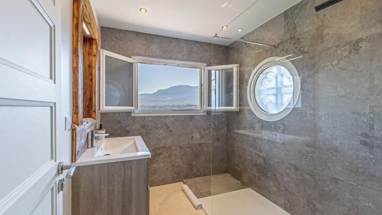 Photo of Bathroom in Bourdeau