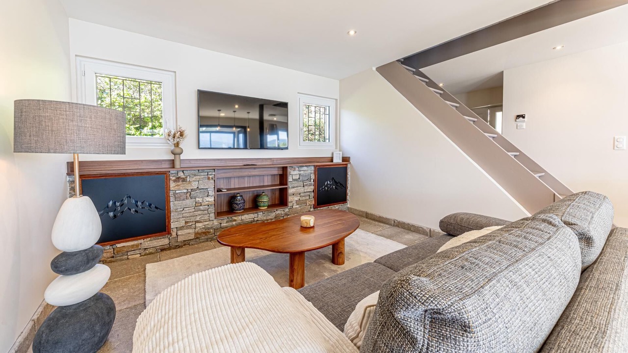 Photo of Livingroom in Bourdeau