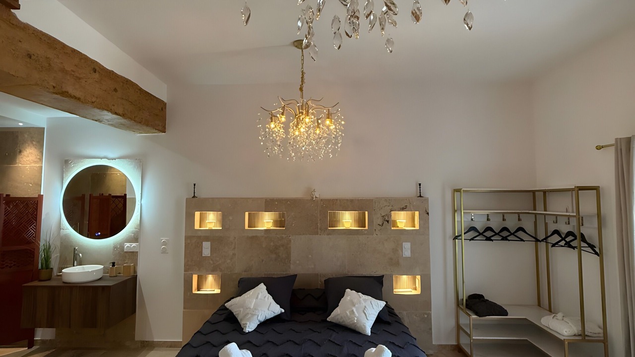 Photo of Bedroom in Le Somail