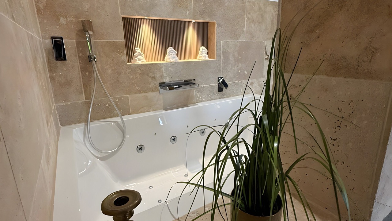 Photo of Bathroom in Le Somail