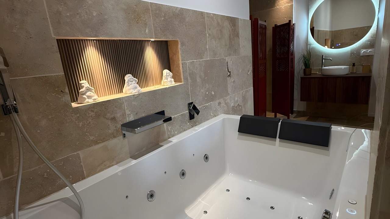 Photo of Bathroom in Le Somail