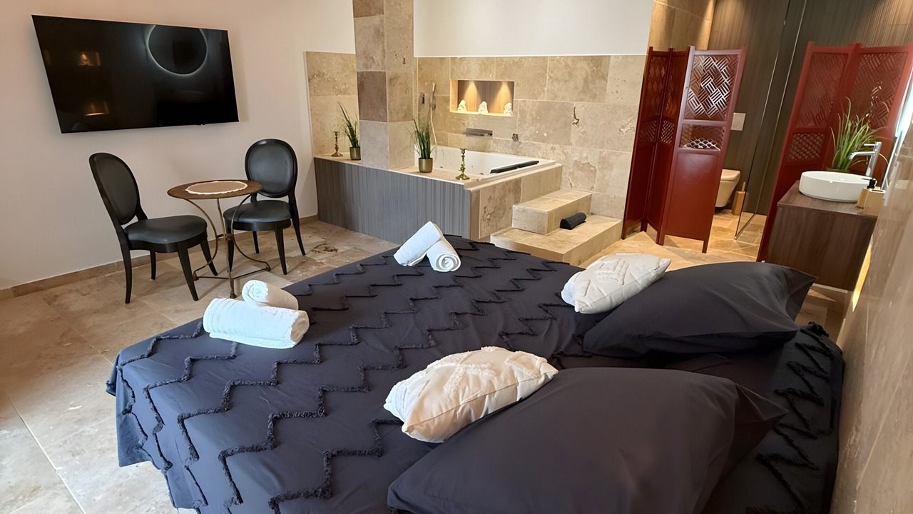 Photo of Bedroom in Le Somail