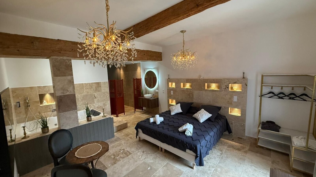 Photo of Bedroom in Le Somail