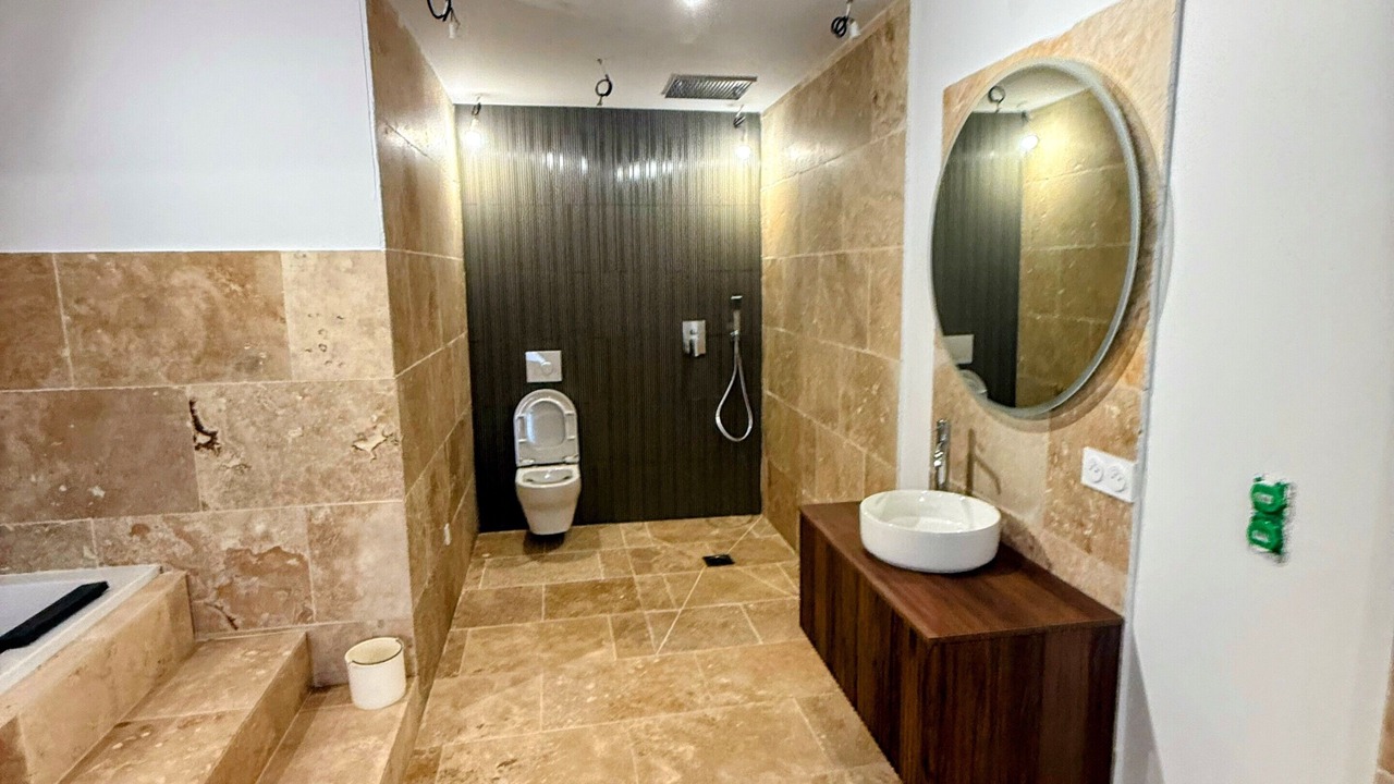 Photo of Bathroom in Le Somail
