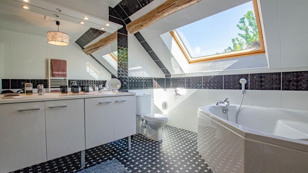Photo of Bathroom in Saint-Hilaire-sous-Romilly