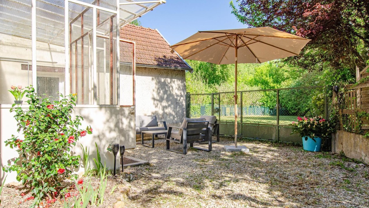 Photo of Patio Balcony in Saint-Hilaire-sous-Romilly