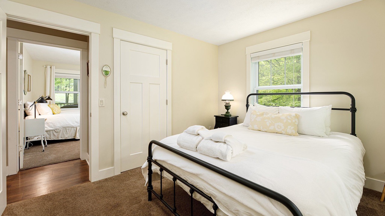 Photo of Bedroom in Maple City