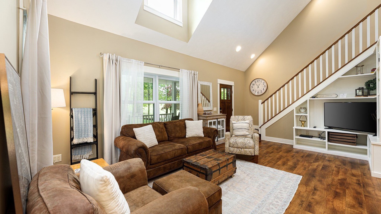 Photo of Livingroom in Maple City