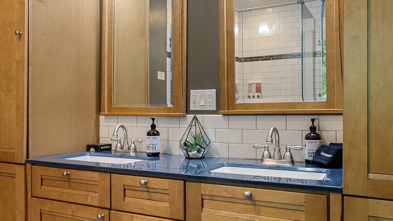 Photo of Bathroom in Maple City