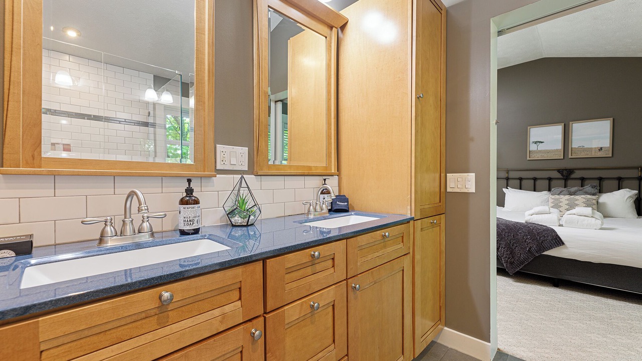 Photo of Bathroom in Maple City