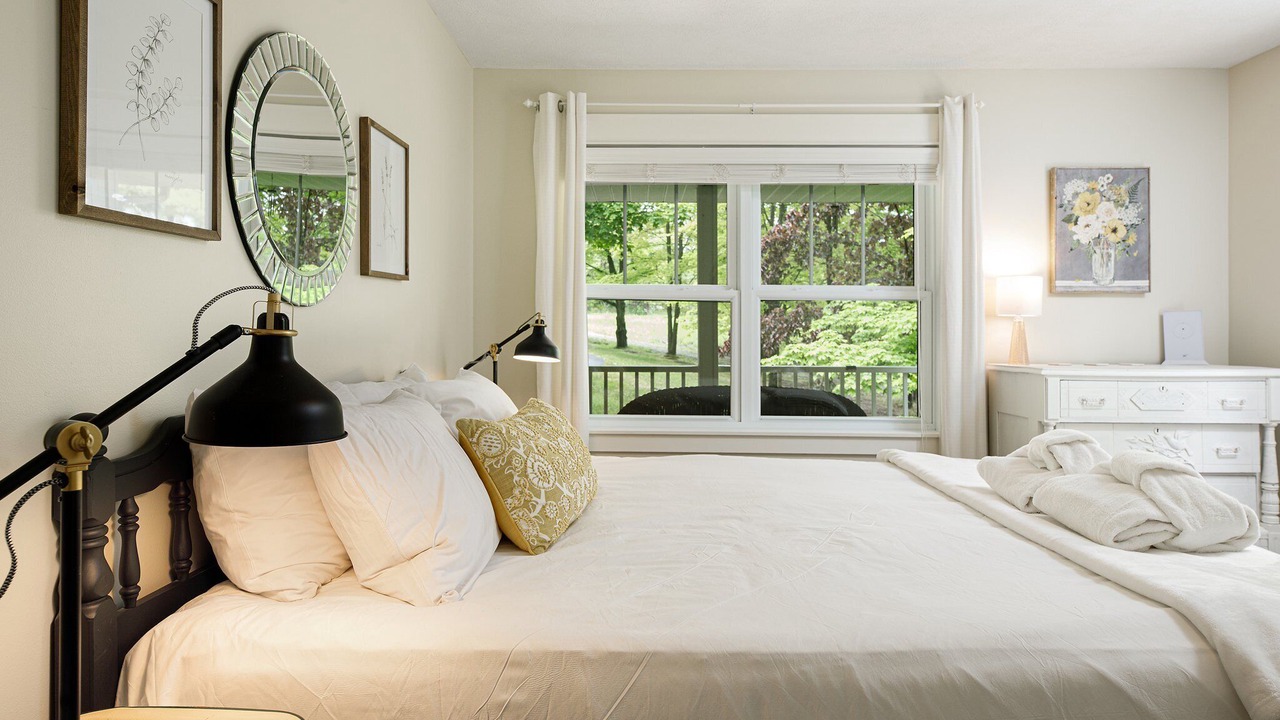 Photo of Bedroom in Maple City