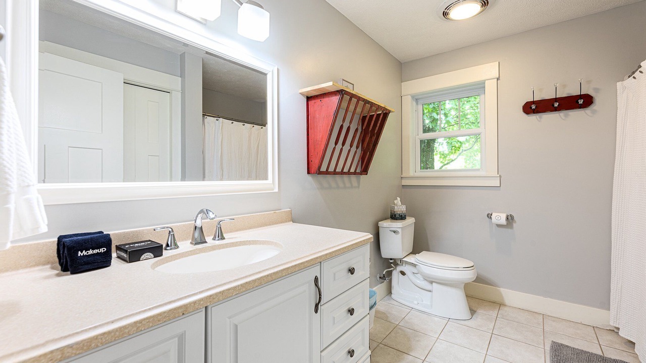 Photo of Bathroom in Maple City