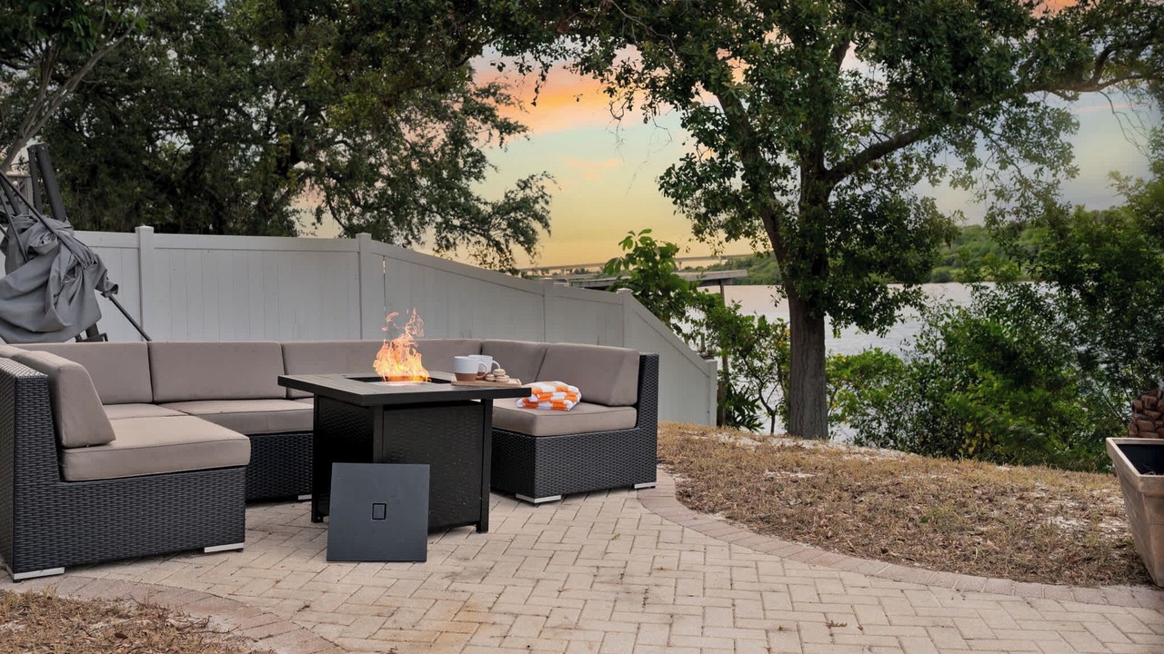 Photo of Outdoor in Clair-Mel City