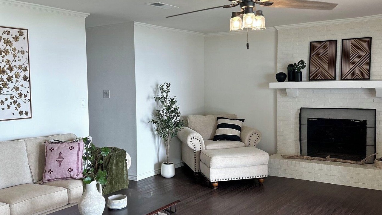 Photo of Livingroom in Gun Barrel City
