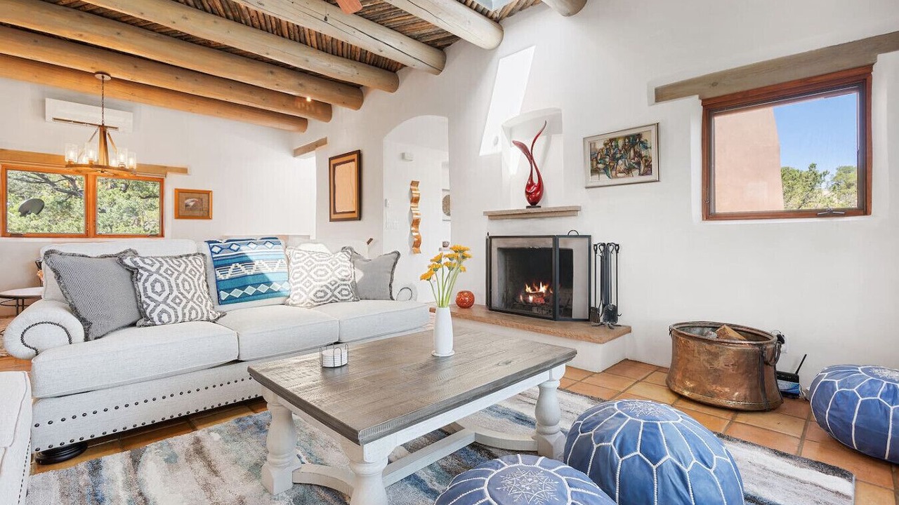 Photo of Livingroom in Tesuque Hills