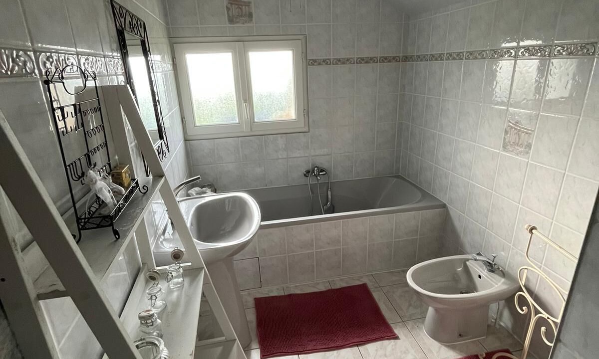 Photo of Bathroom in Saint-Aubin-de-Locquenay