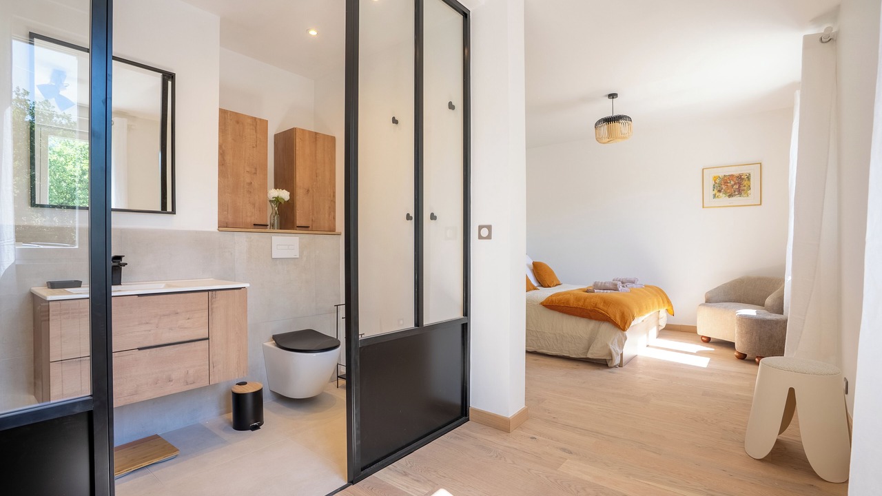 Photo of Bedroom in Maubec