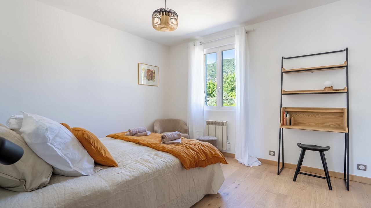 Photo of Bedroom in Maubec