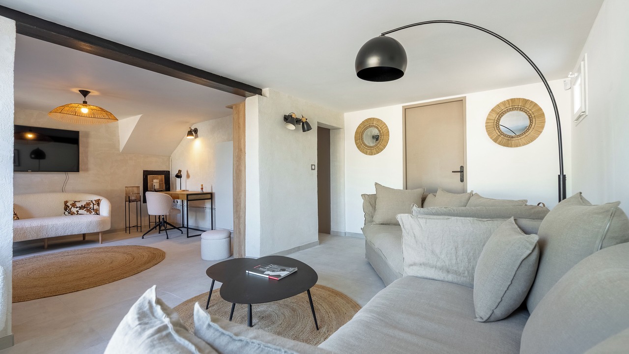 Photo of Livingroom in Maubec