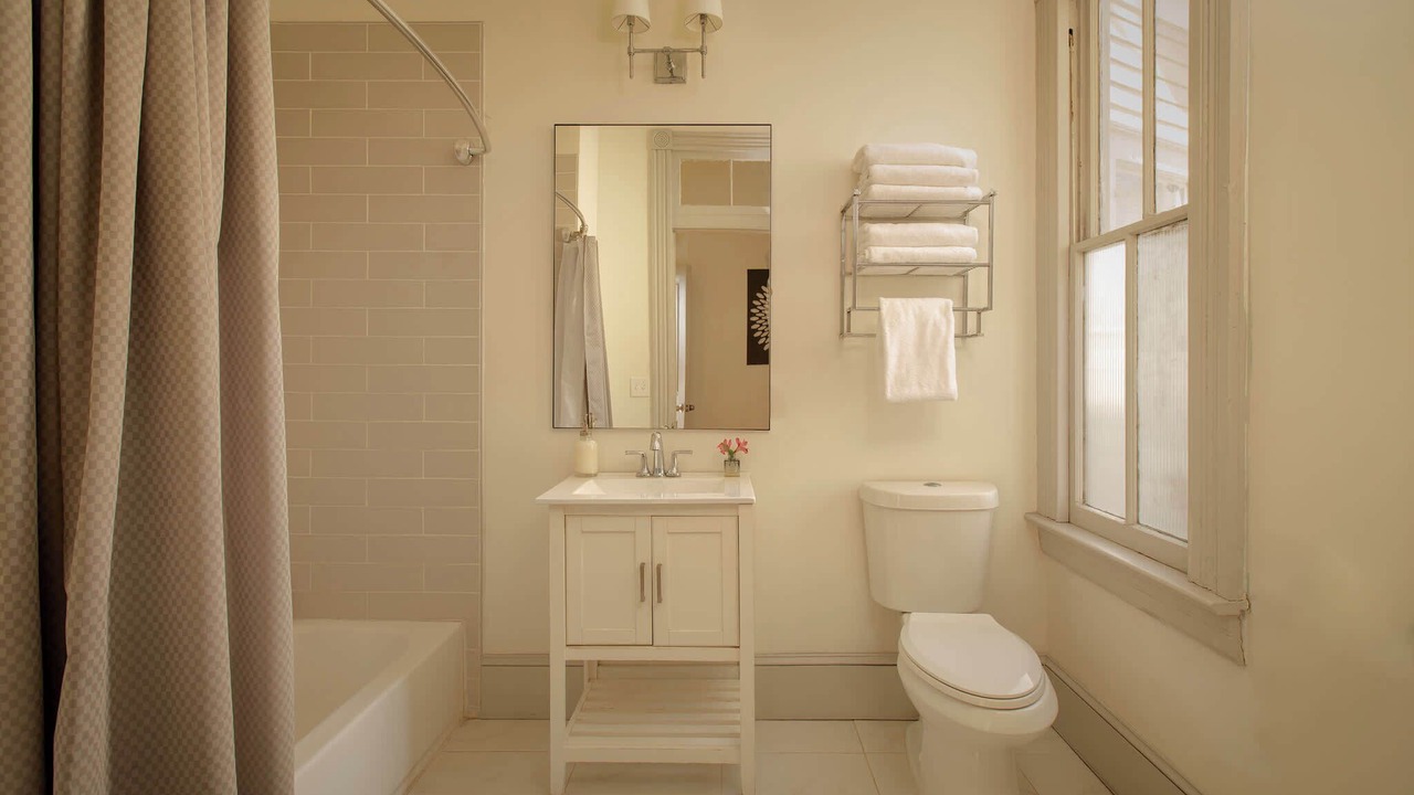Photo of Bathroom in Dixon Park