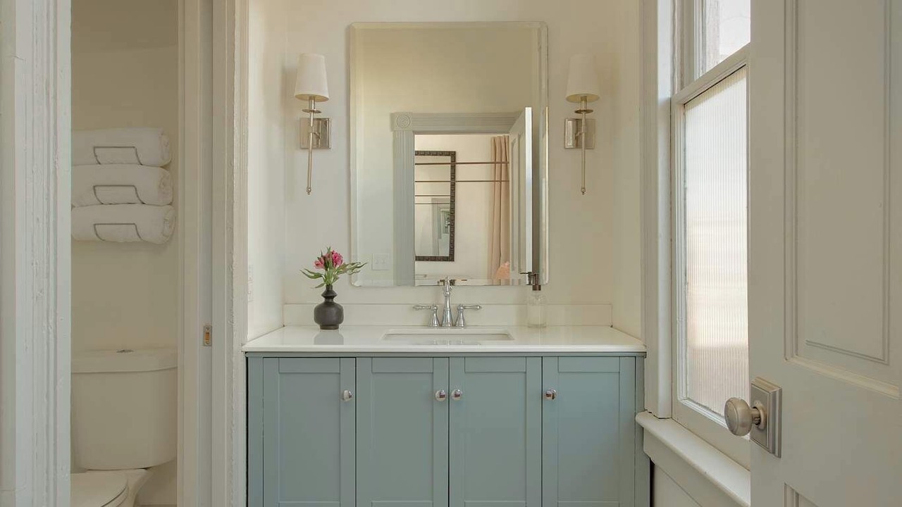Photo of Bathroom in Dixon Park