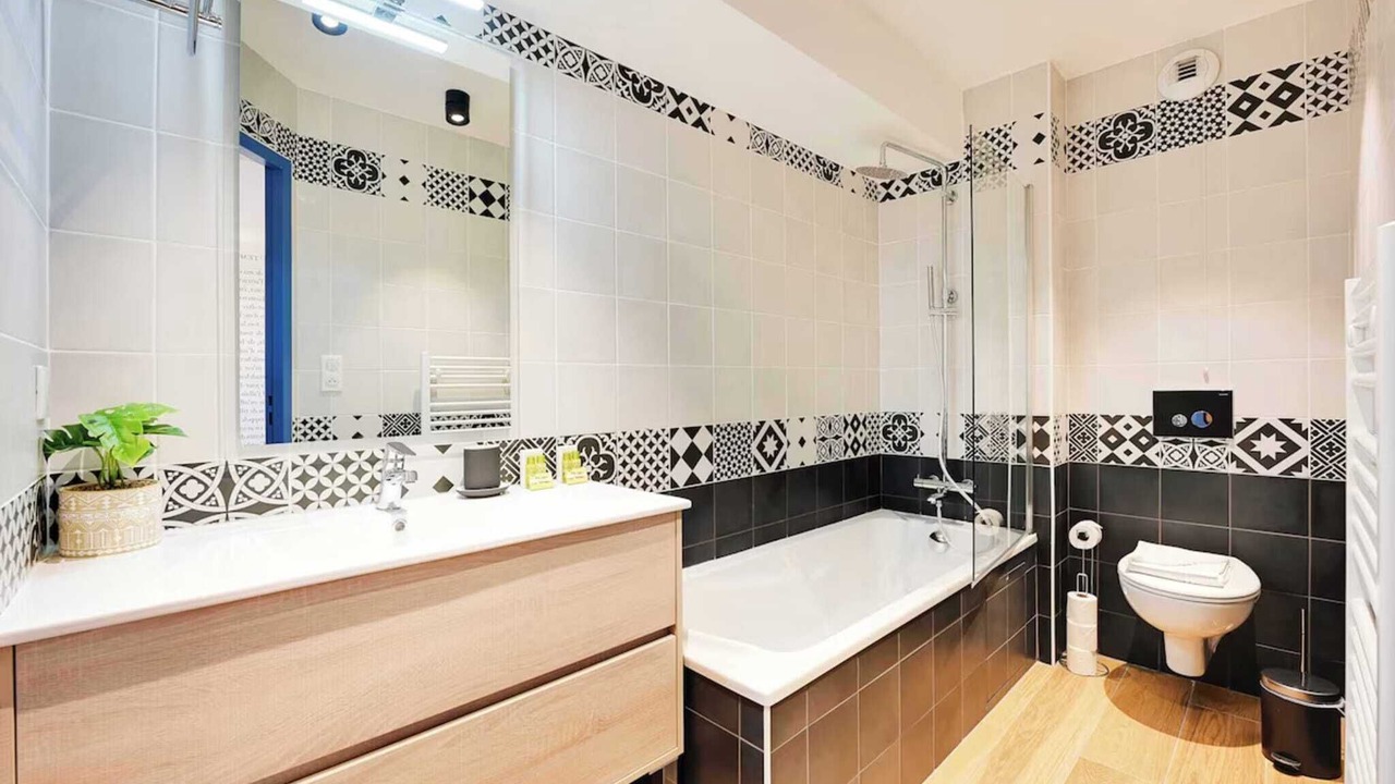 Photo of Bathroom in Vanves