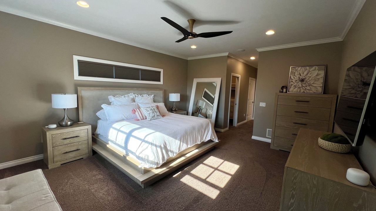 Photo of Bedroom in Acme