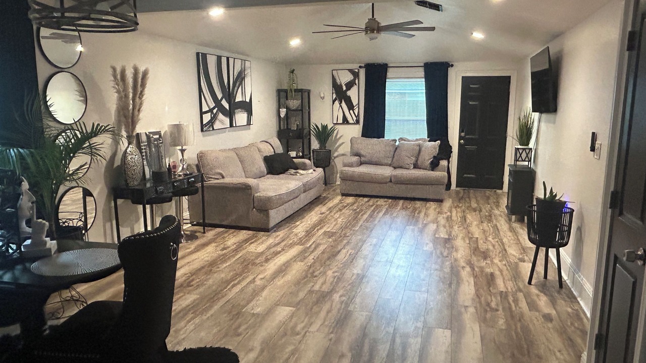 Photo of Livingroom in LaPlace