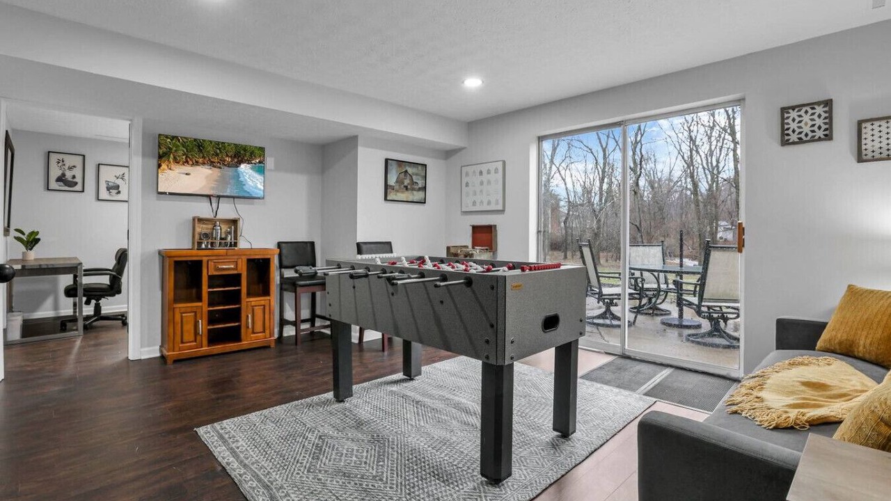 Photo of Livingroom in Summit Station