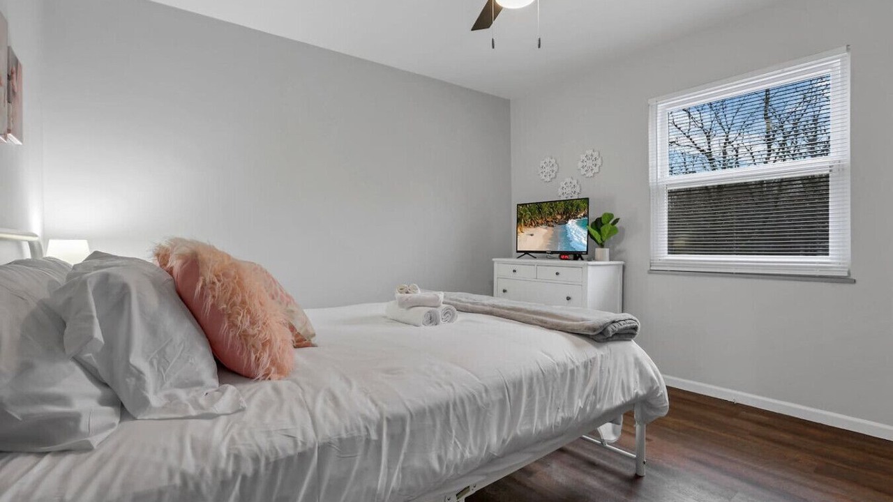 Photo of Bedroom in Summit Station