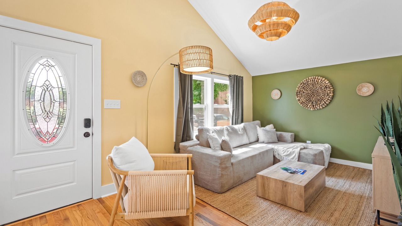 Photo of Livingroom in Downtown