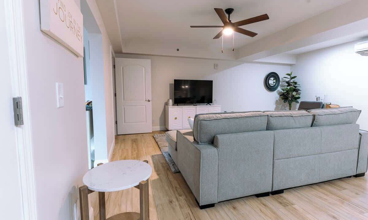 Photo of Livingroom in Downtown