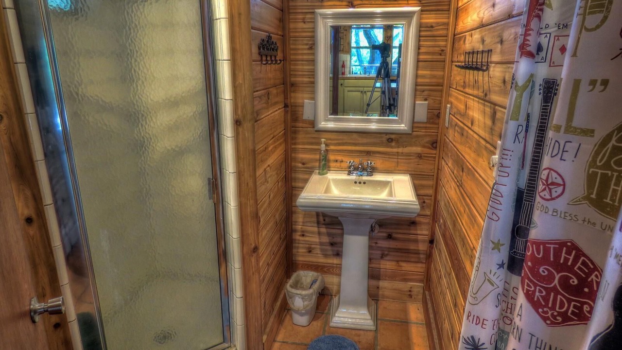Photo of Bathroom in Leakey