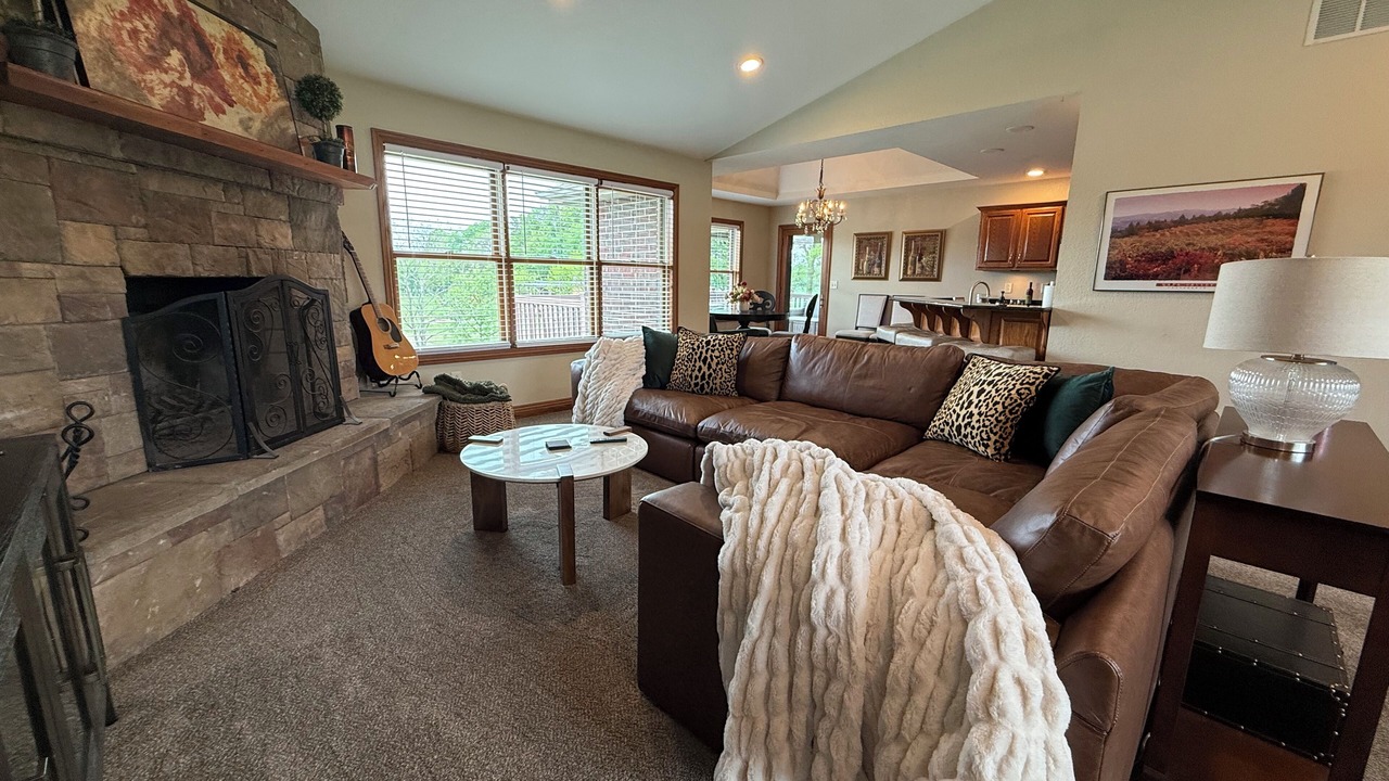 Photo of Livingroom in Crestline