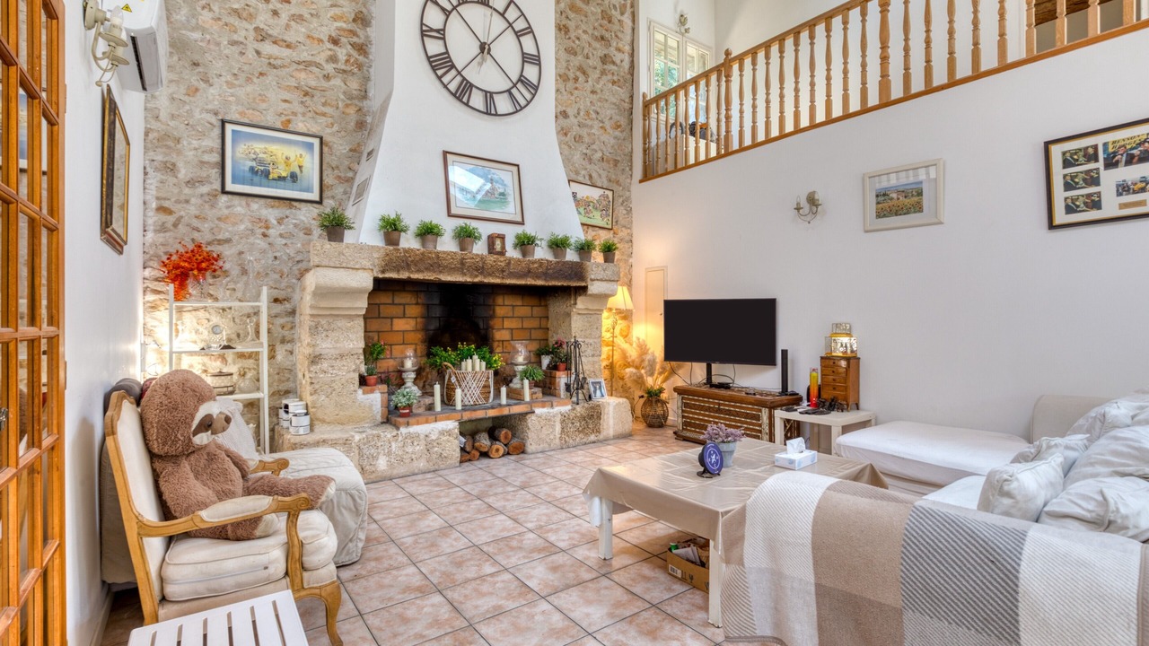 Photo of Livingroom in Cournonsec