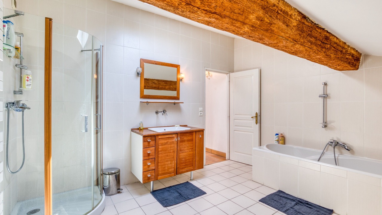 Photo of Bathroom in Cournonsec