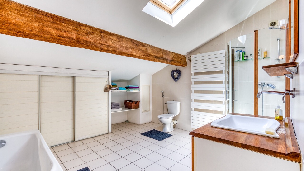 Photo of Bathroom in Cournonsec