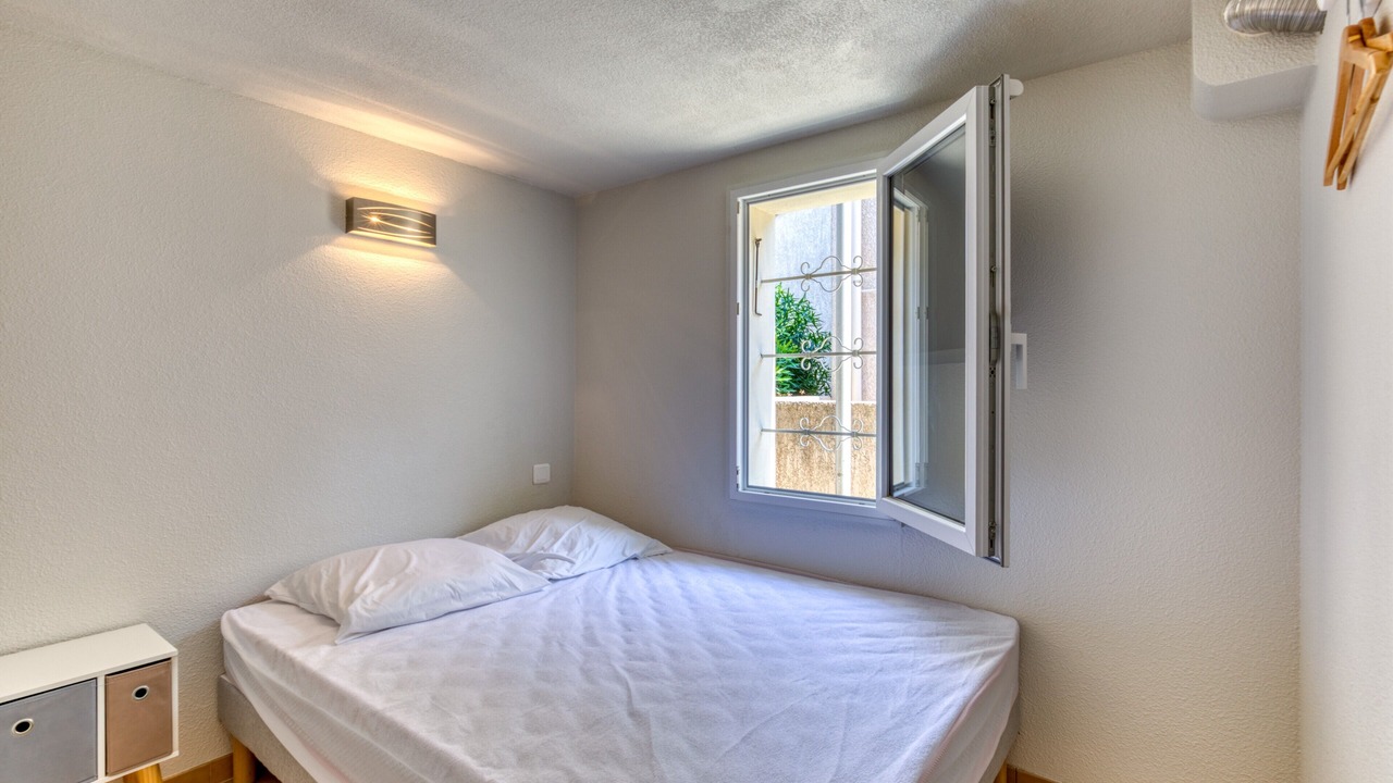 Photo of Bedroom in Marseillan Plage