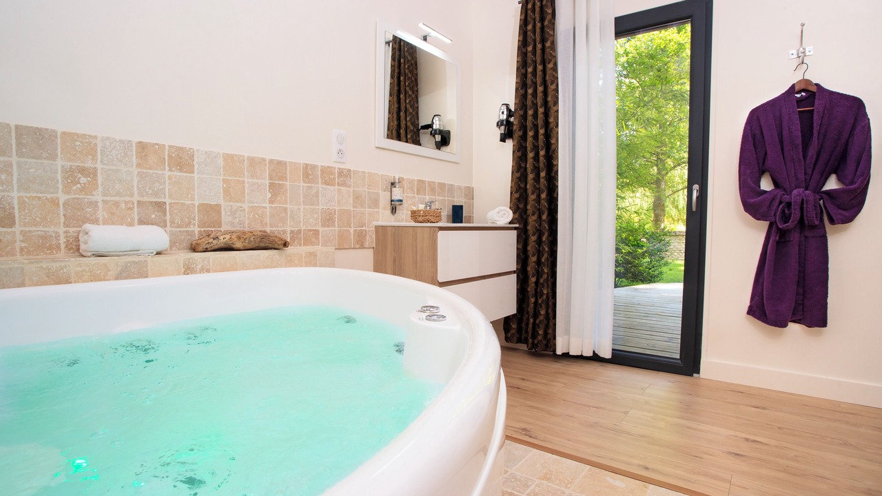 Photo of Bathroom in Noyant-et-Aconin