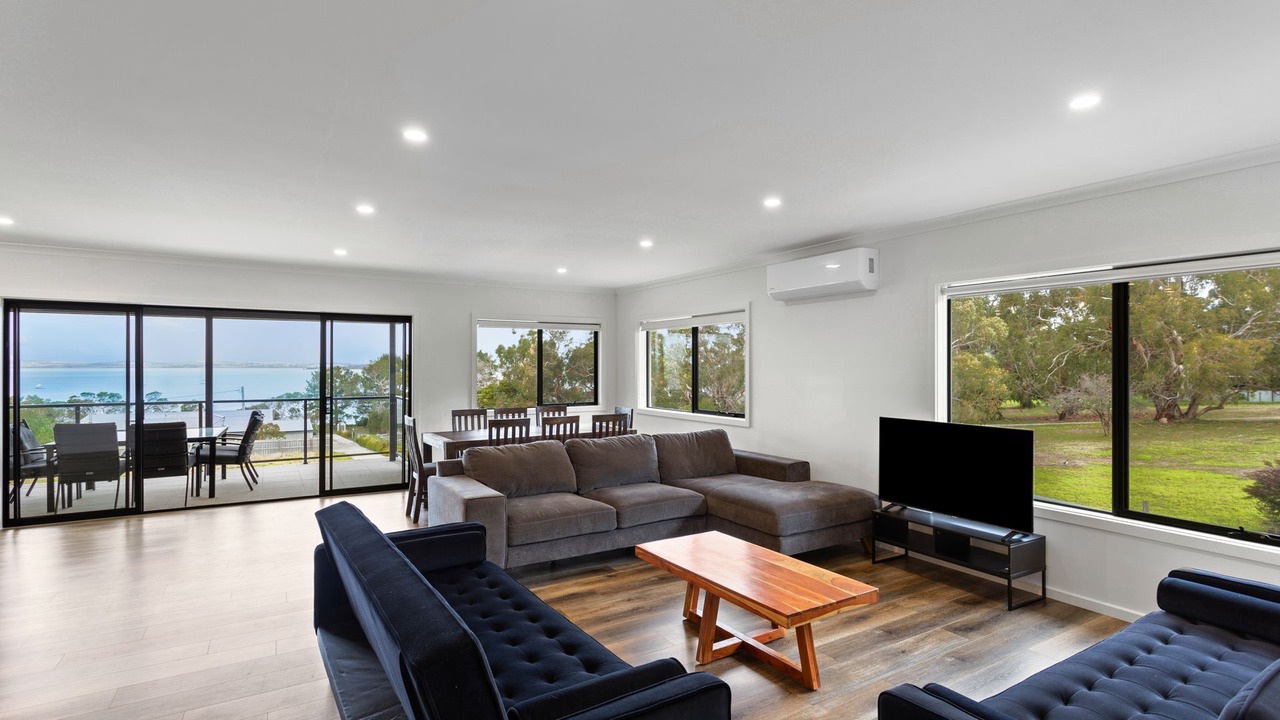 Photo of Livingroom in Rhyll