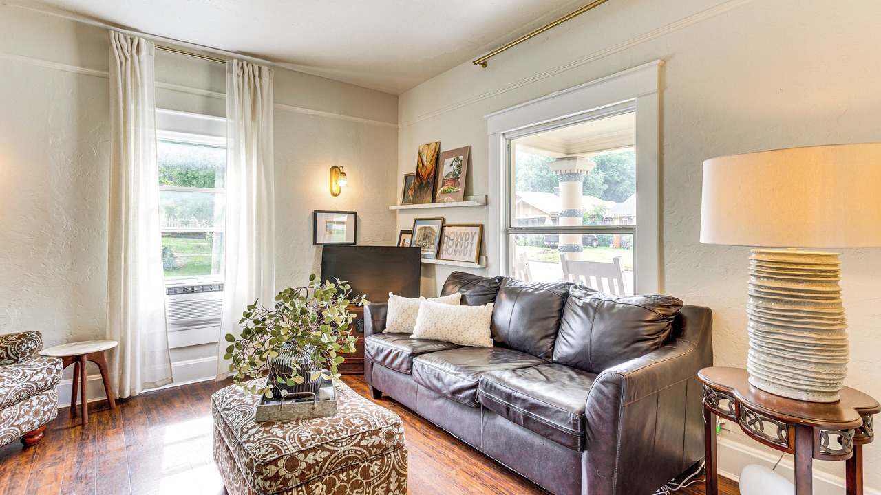 Photo of Livingroom in Guthrie