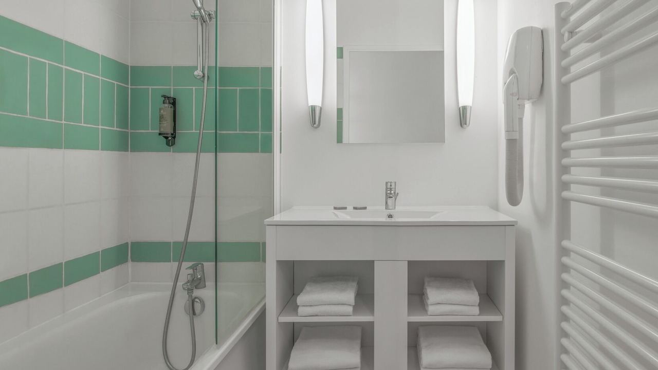 Photo of Bathroom in Quinze-Vingts