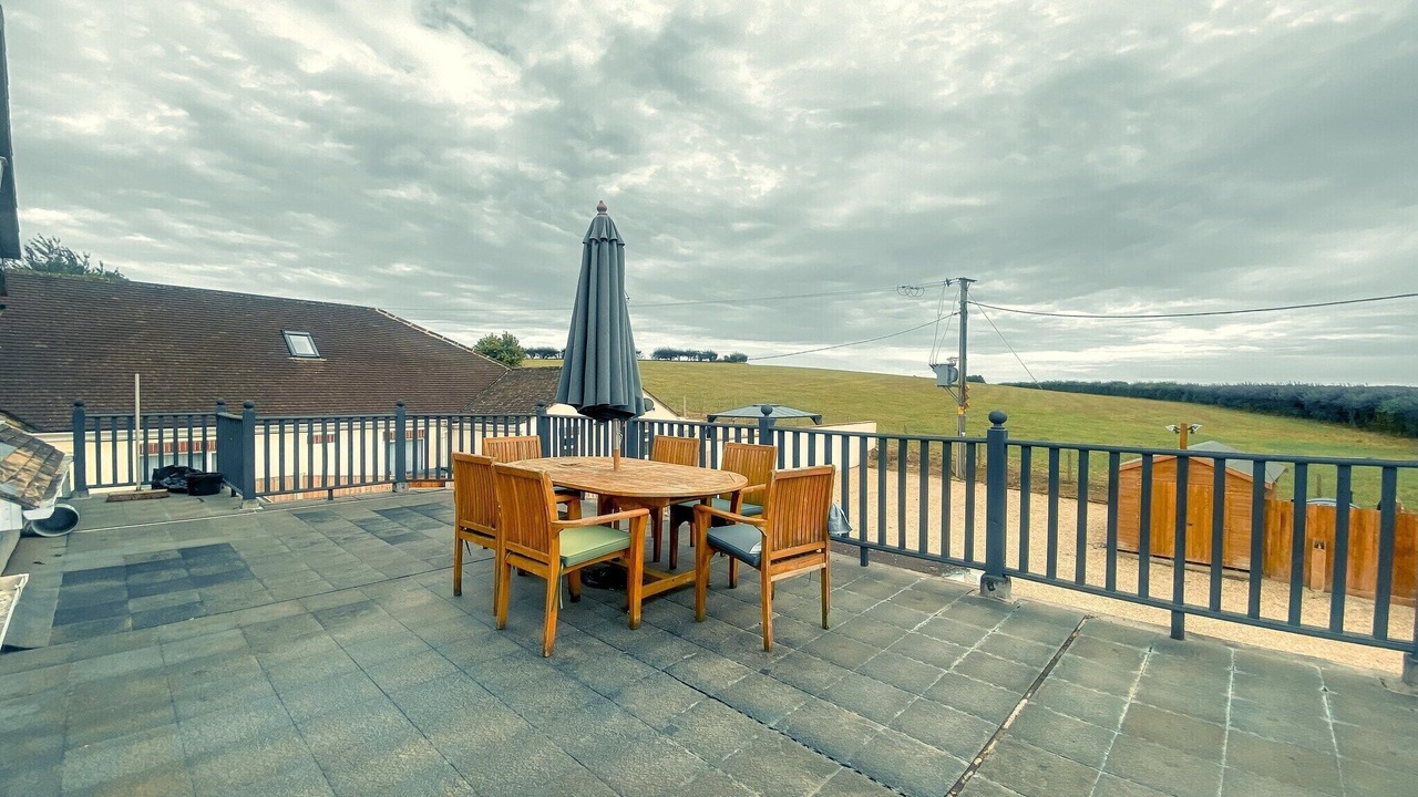 Photo of Outdoor in West Knoyle